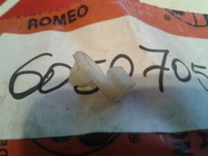60507050  GIUNTO  TIRANTE SERRATURA PORTA ALFA 75 NUOVO ORIGINALE
