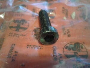 60507010 VITE GUIDA SEDILI ANTERIORI ALFA SZ 33 75 SPIDER NUOVO ORIGINALE