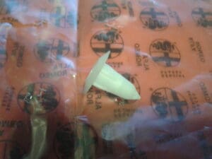 60805162 CLIP FISSAGGIO PANNELLI PORTE ALFA 145 146 155 164 GTV SPIDER … NUOVO ORIGINALE