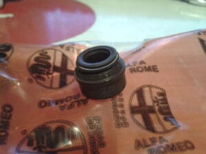 60513469 PARAOLIO VALVOLE ALFA 33 75 155 164  NUOVO ORIGINALE