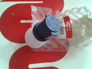 71715704 TAPPO SERBATOIO LIQUIDO TERGICRISTALLO ALFA  156 NUOVO ORIGINALE