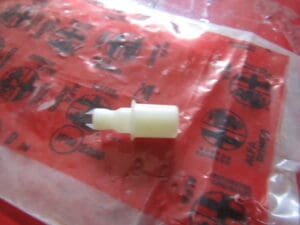 60592970 DADO PLASTICA RIVESTIMENTI INTERNI  ALFA 145 146 NUOVO ORIGINALE