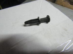 7569468 RIVETTO CLIPS FISSAGGIO RIVESTIMENTI ALFA  75 145 146 166  NUOVO ORIGINALE