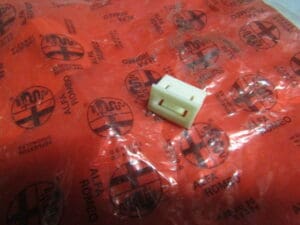 60625814 BOCCOLA TAPPETI ALFA 156 NUOVO ORIGINALE