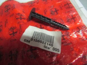 156022140   BOTTONE FISSAGGIO RIVESTIMENTO BAGAGLIAIO ALFA 166 NUOVO ORIGINALE