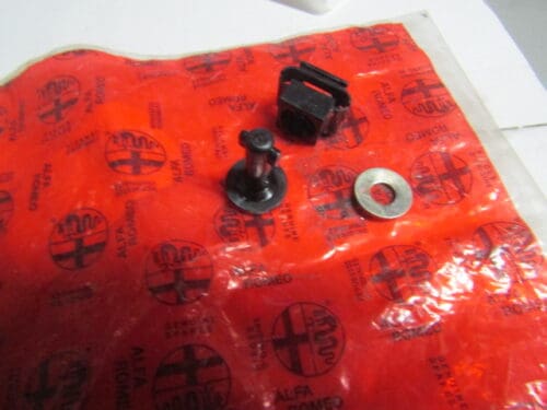 60592829 BLOCCHETTO FISSAGGIO SPORTELLO SOTTOPLANCIA ALFA GTV SPIDER NUOVO ORIGINALE